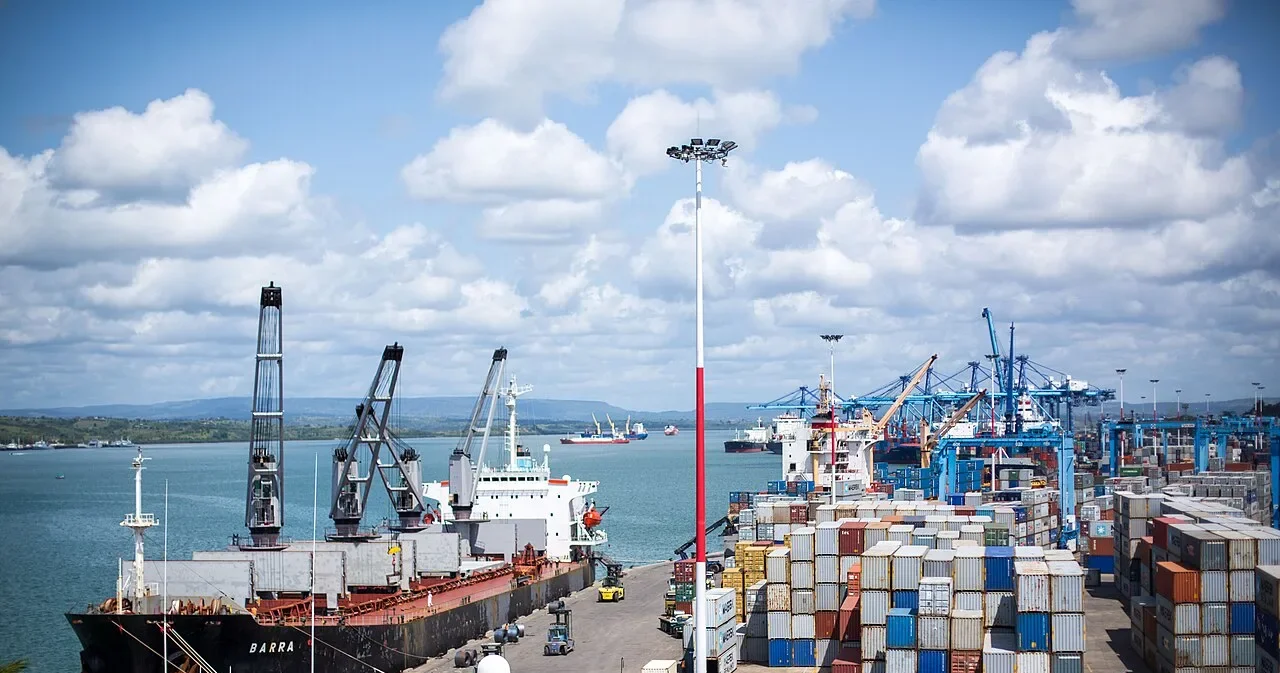 Vue du port de Mombasa au Kenya